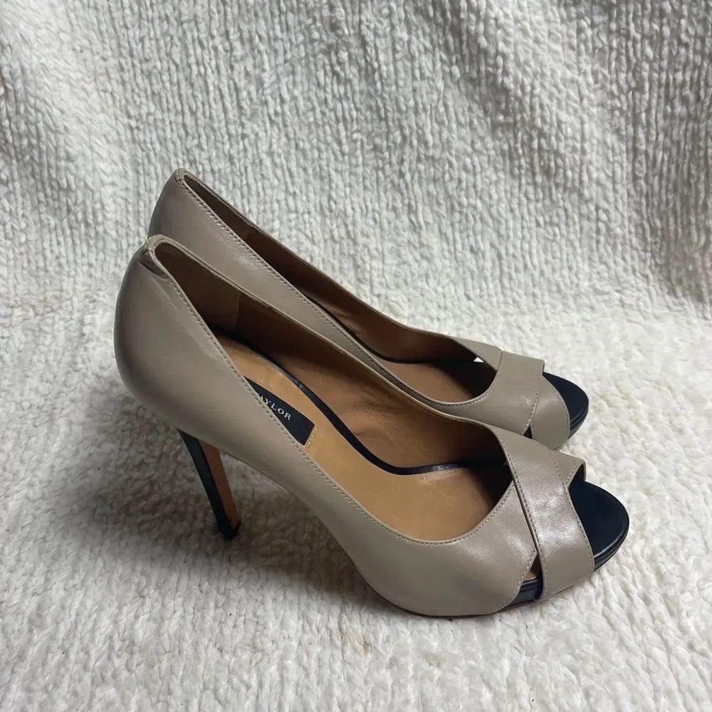 Ann Taylor taupe & black leather peep-toe slip-on stiletto heels. SZ7M